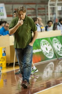 Presidente e Coach Andrea Reggiani durante la partita Stamura-Falconara